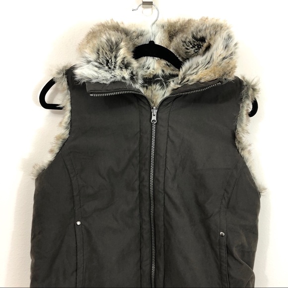 Reverse-able Faux Fur Vest - Picture 6 of 9